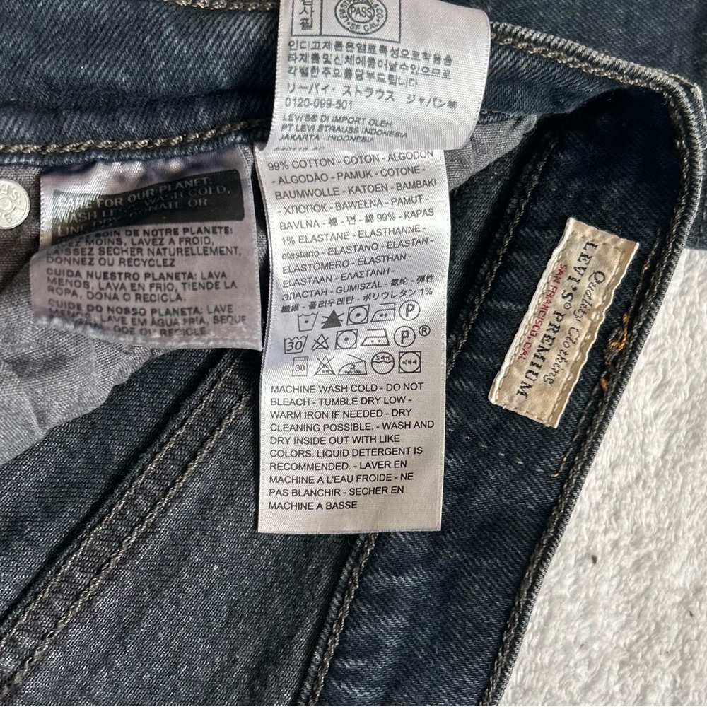 Levis 501 Women's Jeans 28WX28L
Black Denim Distressed Fly Button - Picture 5 of 5